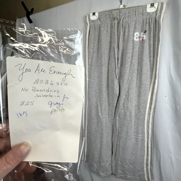 No Boundaries  Stretch Jogging Pants Large Juniors  11/13 gray white stripe - Picture 1 of 7
